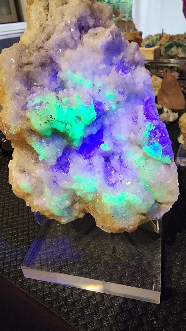 ハイライト・オパール・オン・フローライト