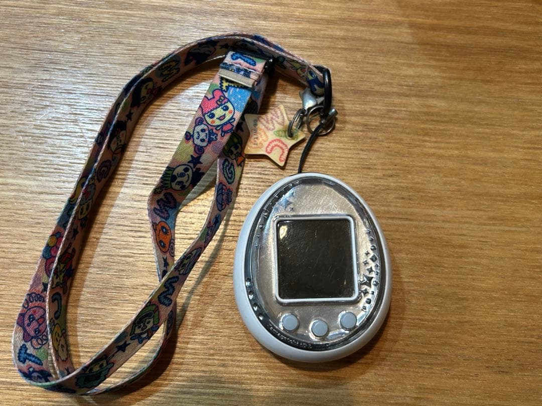 【動作確認済み】たまごっちiDL ホワイト 本体 ストラップ付き