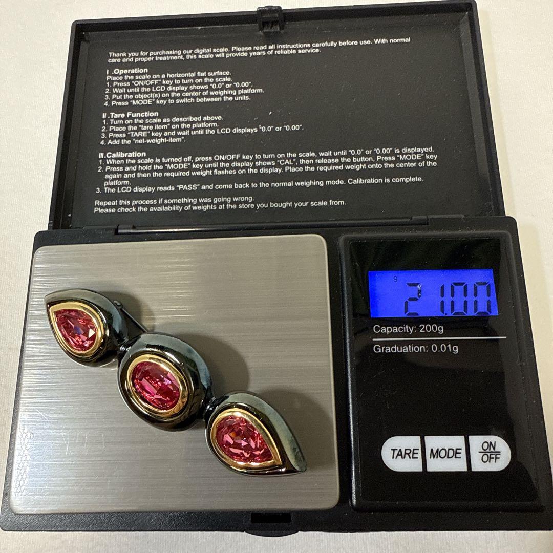 YSL イヴサンローラン ブラック レッド カラーストーン ブローチ