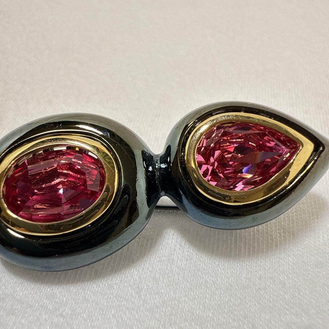 YSL イヴサンローラン ブラック レッド カラーストーン ブローチ