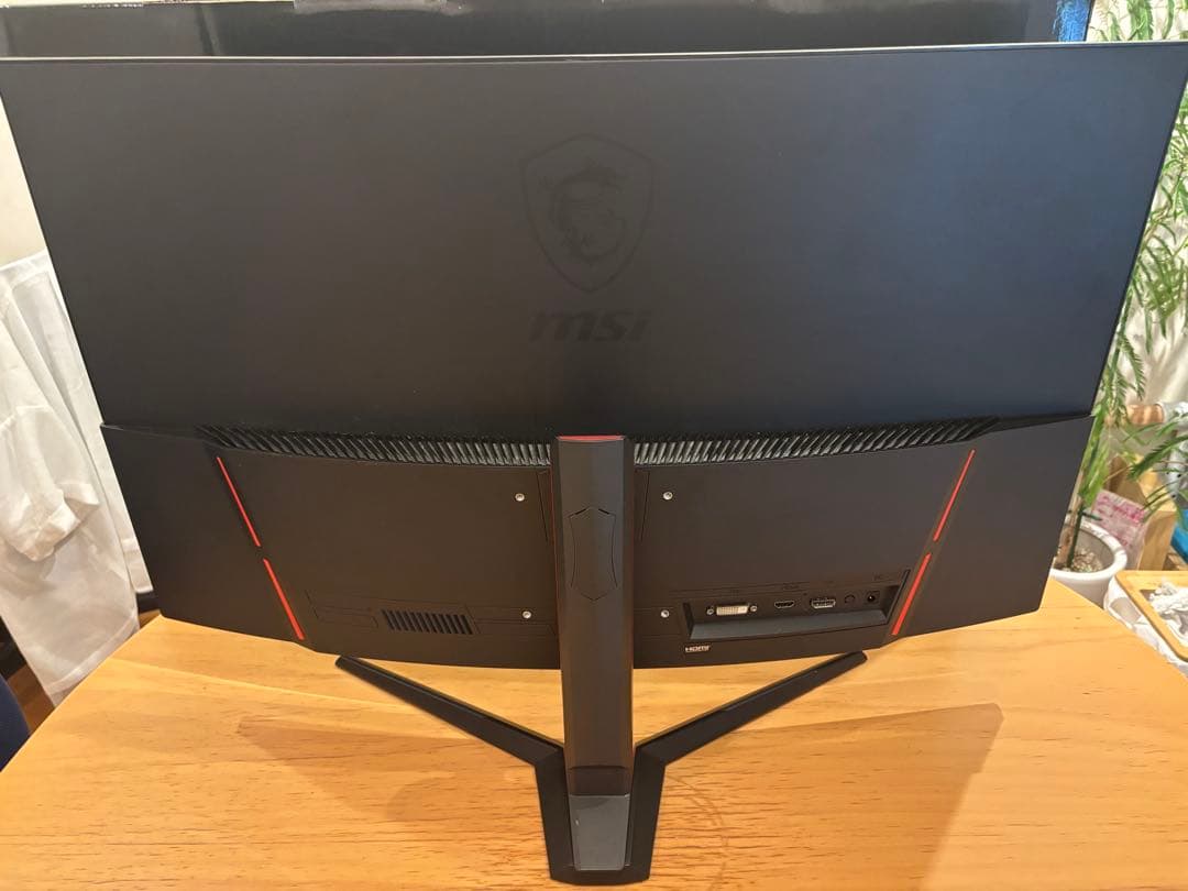 MSI 湾曲　31.5インチ　ゲーミングモニター　Optix AG32C