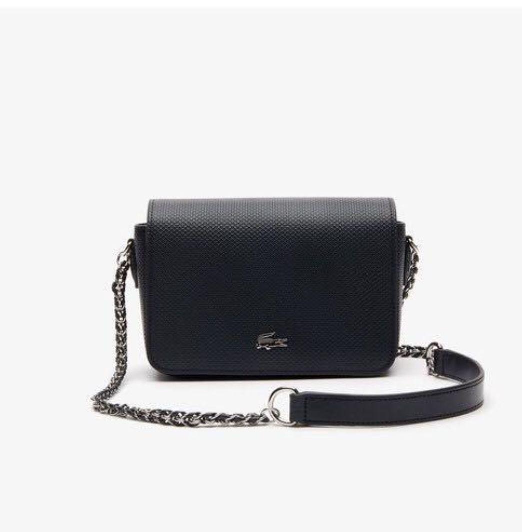 ラコステ　鹿の子地エンボスレザーフラップバッグ