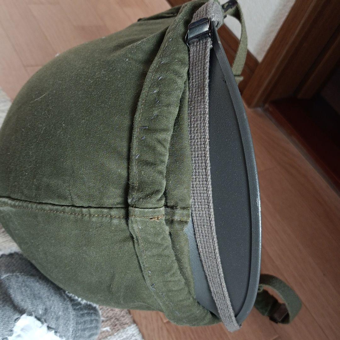 旧米軍用鉄帽と中帽（ブラスチック製）