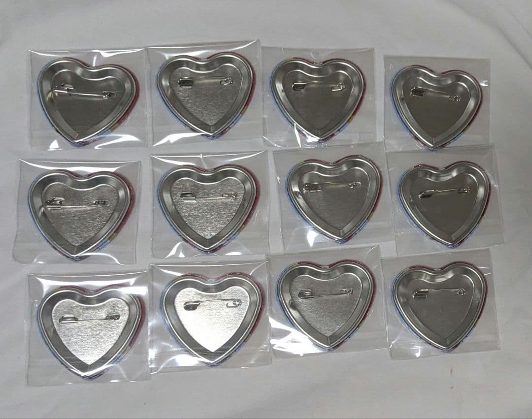 医師　エミリー　スイパラ　ハート型缶バッジ