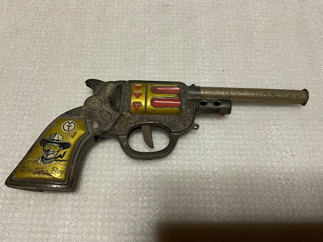 ブリキ製拳銃／ウエスタン・ボーイ。【ジャンク品　錆あり　引き金のみ可動　】。