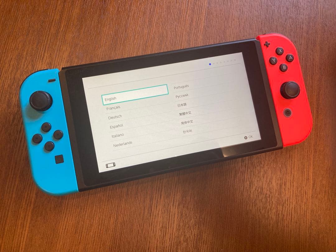 Nintendo Switch 本体＋ジョイコン4つ＋充電スタンド付き