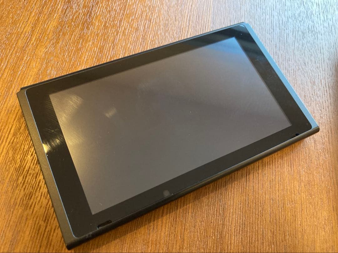 Nintendo Switch 本体＋ジョイコン4つ＋充電スタンド付き