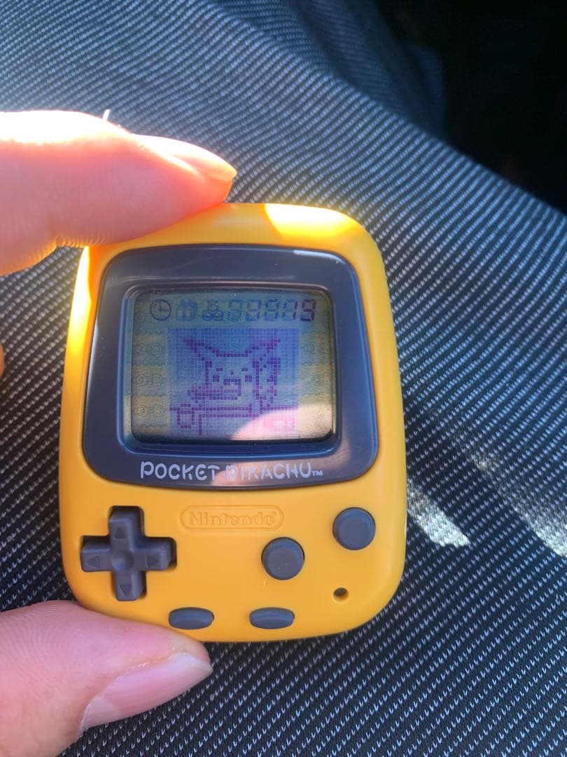 Nintendo POCKET PIKACHU イエロー　値段交渉可能！