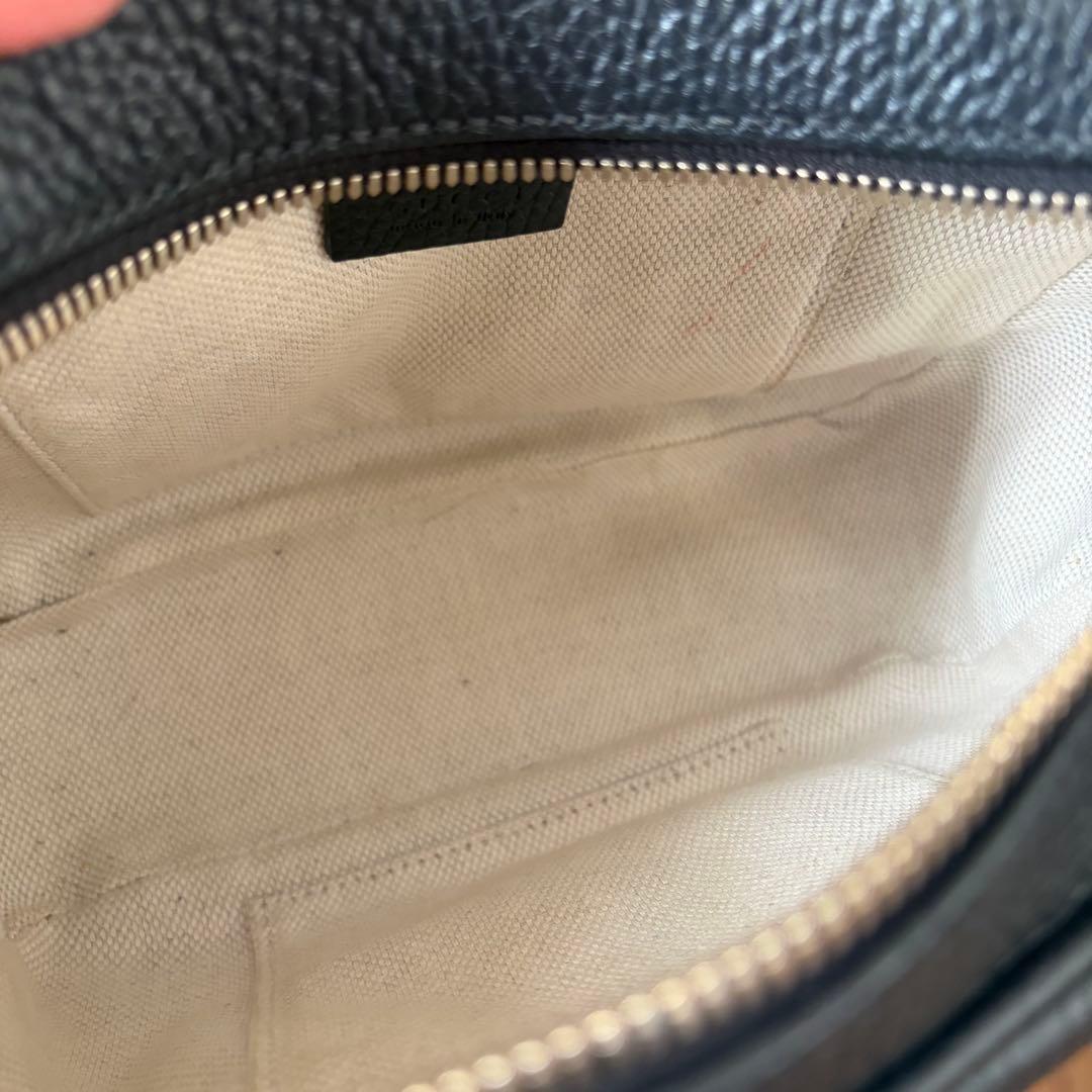 GUCCI ブラックレザー ショルダーバッグ