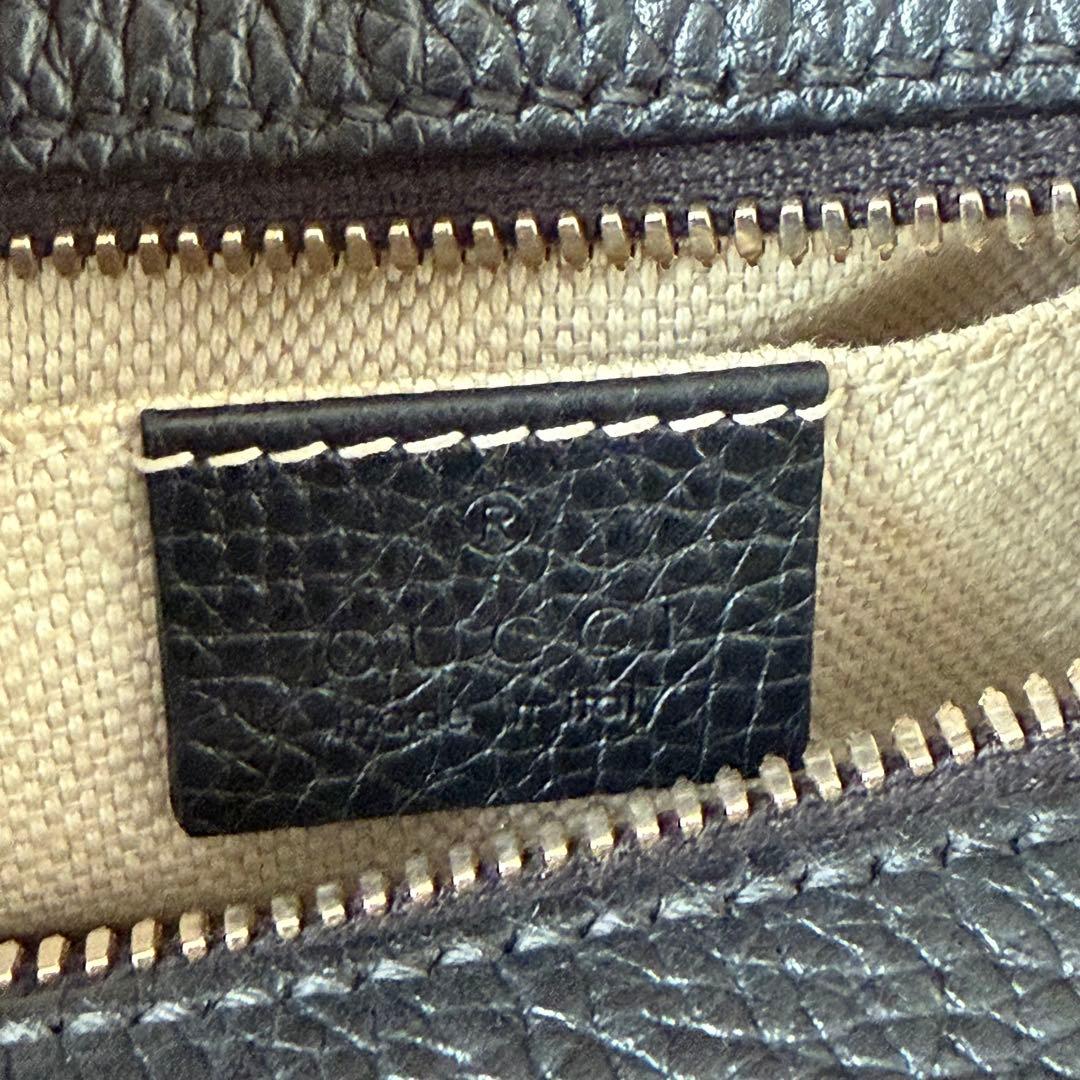 GUCCI ブラックレザー ショルダーバッグ