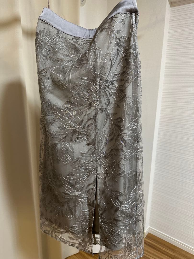 LEJAシアーパフスリーブペプラムスパンコール花柄Iラインドレス オケージョン