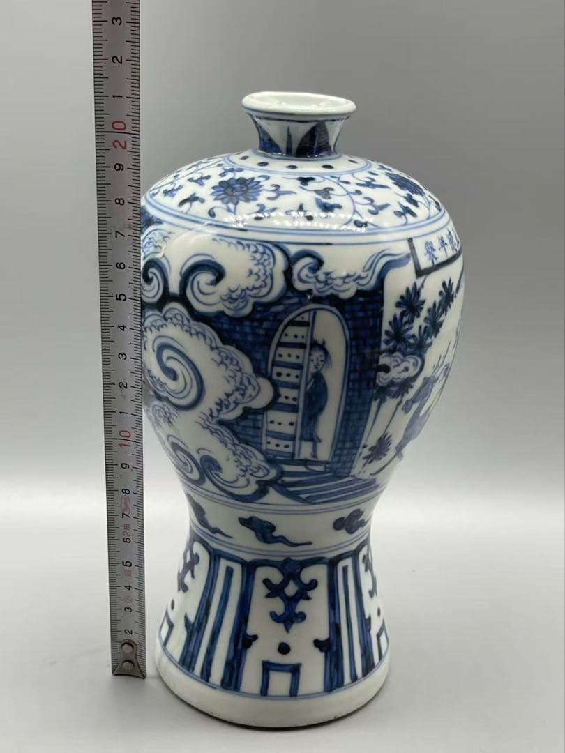 古代中国明朝時代　青花染め付き花瓶