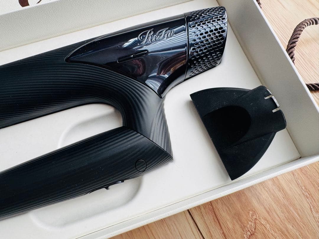 【美品】スタンド付き！リファ　ビューテックドライヤースマート　ブラック