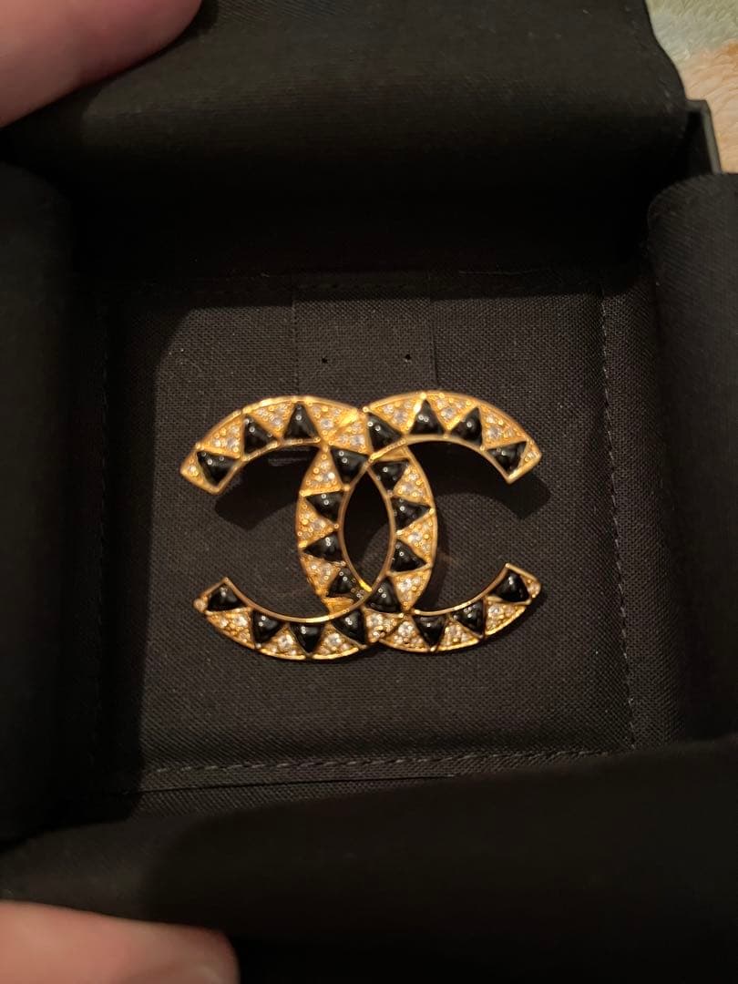 新品！シャネルchanel★ビジュー付ブローチ