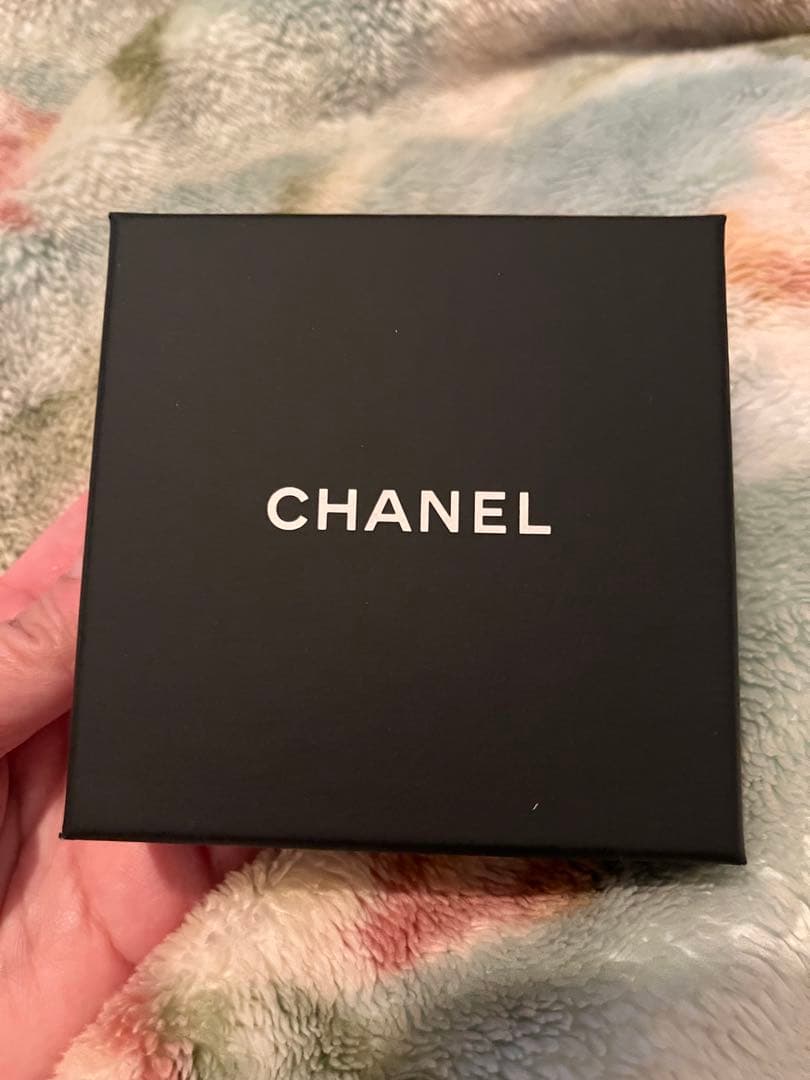 新品！シャネルchanel★ビジュー付ブローチ