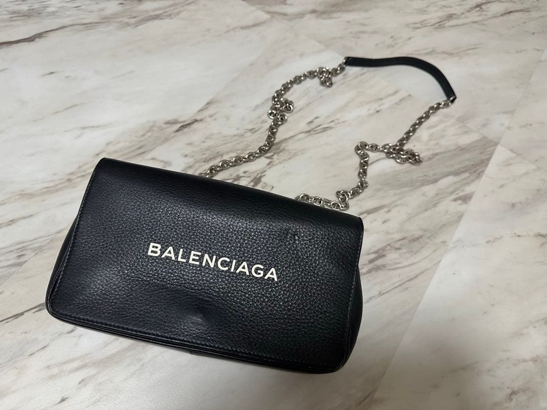 BALENCIAGA ブラックレザー ショルダーバッグ