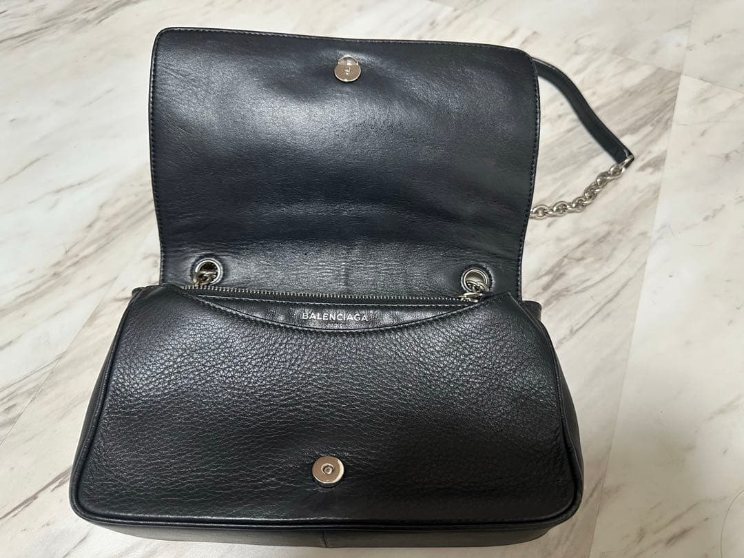 BALENCIAGA ブラックレザー ショルダーバッグ