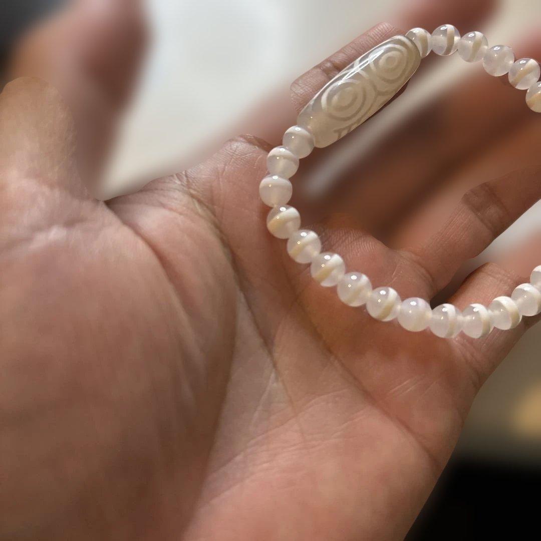 すっごく人気！龍眼白天珠！線天珠！ブレスレットタイプ！