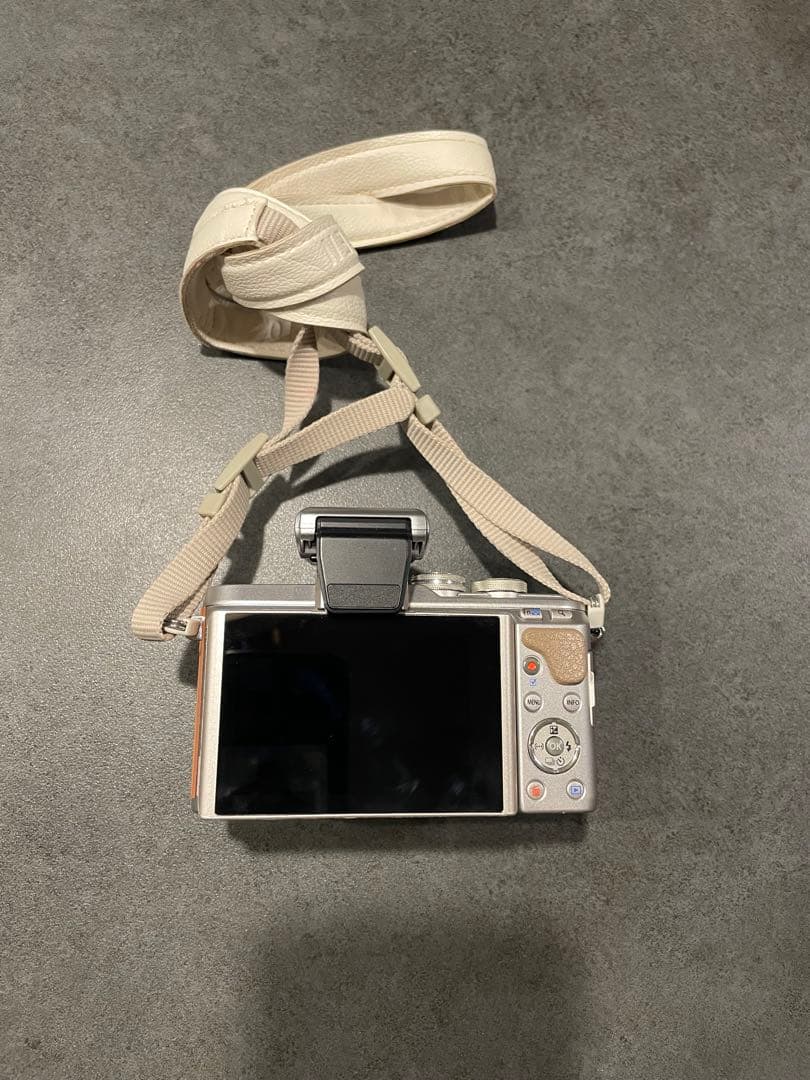 OLYMPUS PEN E-pl8 ミラーレスカメラ 14-42mm ブラウン