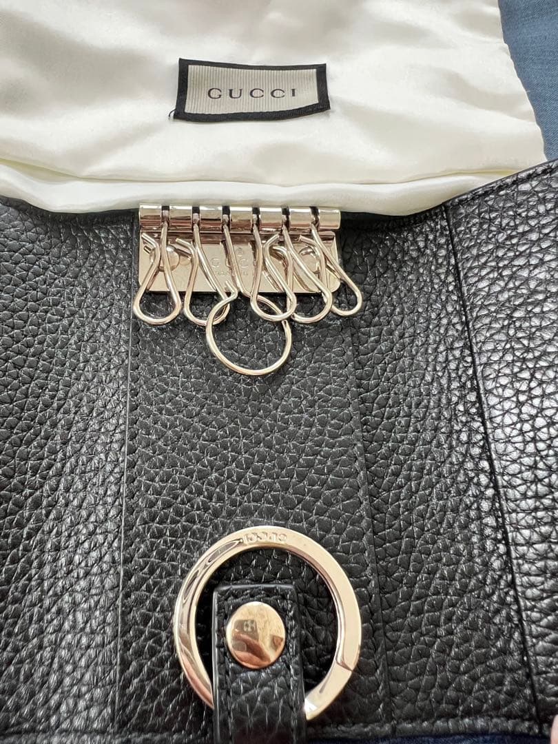 GUCCI ブラックレザーキーケース GGロゴ