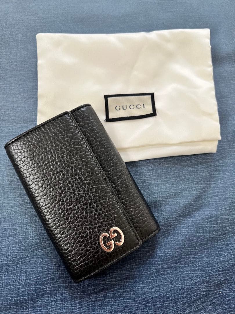GUCCI ブラックレザーキーケース GGロゴ