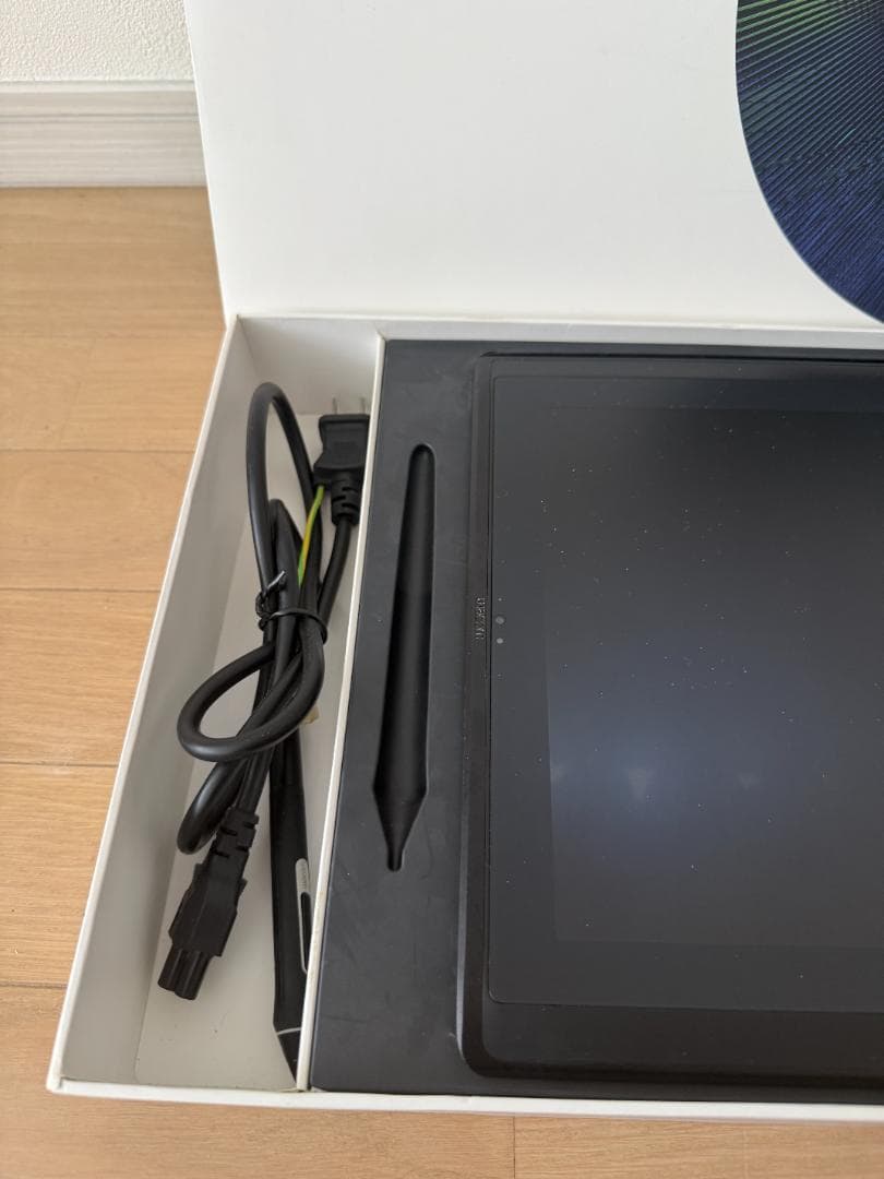 液タブ・ペンタブ Wacom Mobile Studio Pro 16 DTH-W1620H/K0