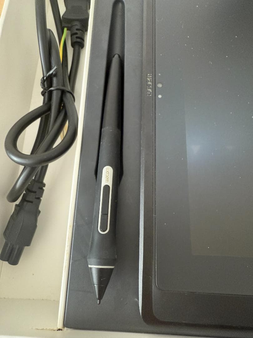 液タブ・ペンタブ Wacom Mobile Studio Pro 16 DTH-W1620H/K0