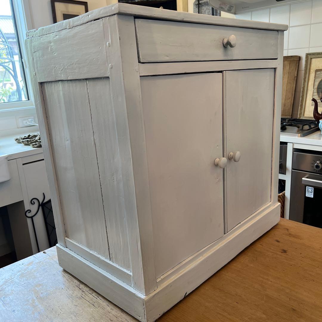 英国ヴィンテージ1950年〜塗りキャビネット 引き出し付き