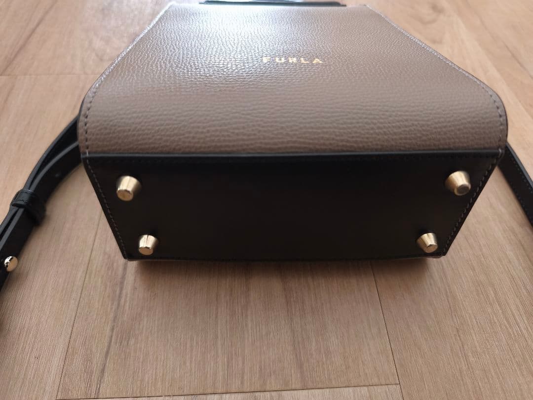 美品 FURLA フルラ ショルダーバッグ ハンドバッグ グレージュ 黒 レザー
