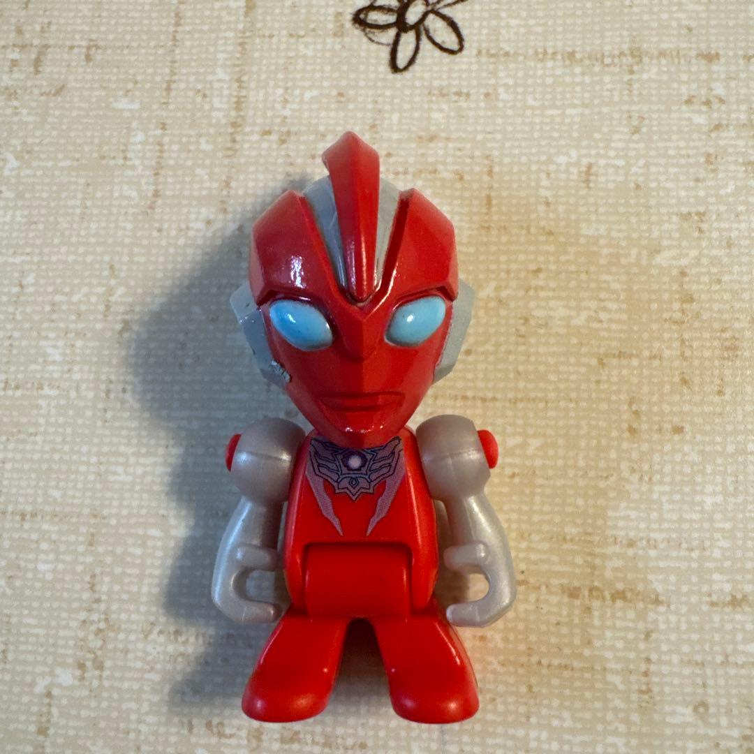 びっくらたまご　ウルトラマンオメガ