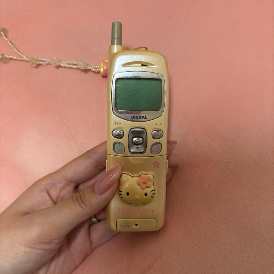 【希少】ハローキティ　携帯電話　セルラーDIGITAL D202K