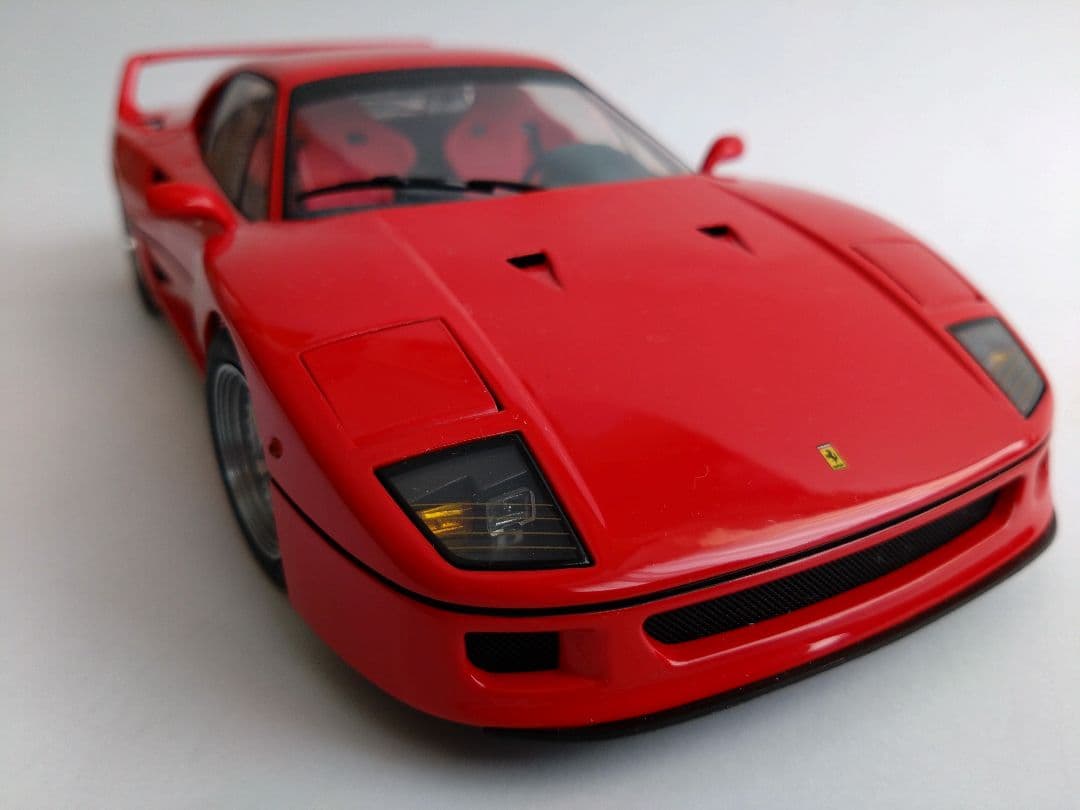 フェラーリ Ferrari F40 1/18