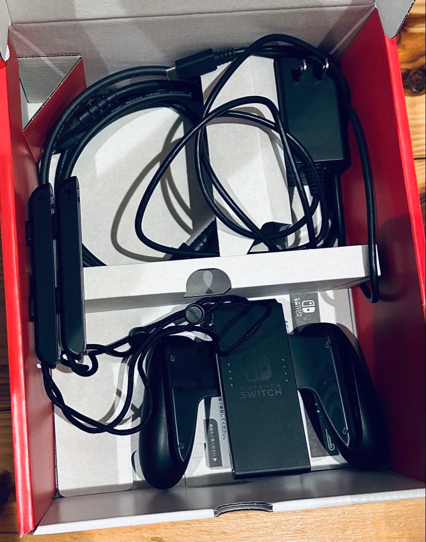 る*中様 Nintendo Switch 本体 青 赤