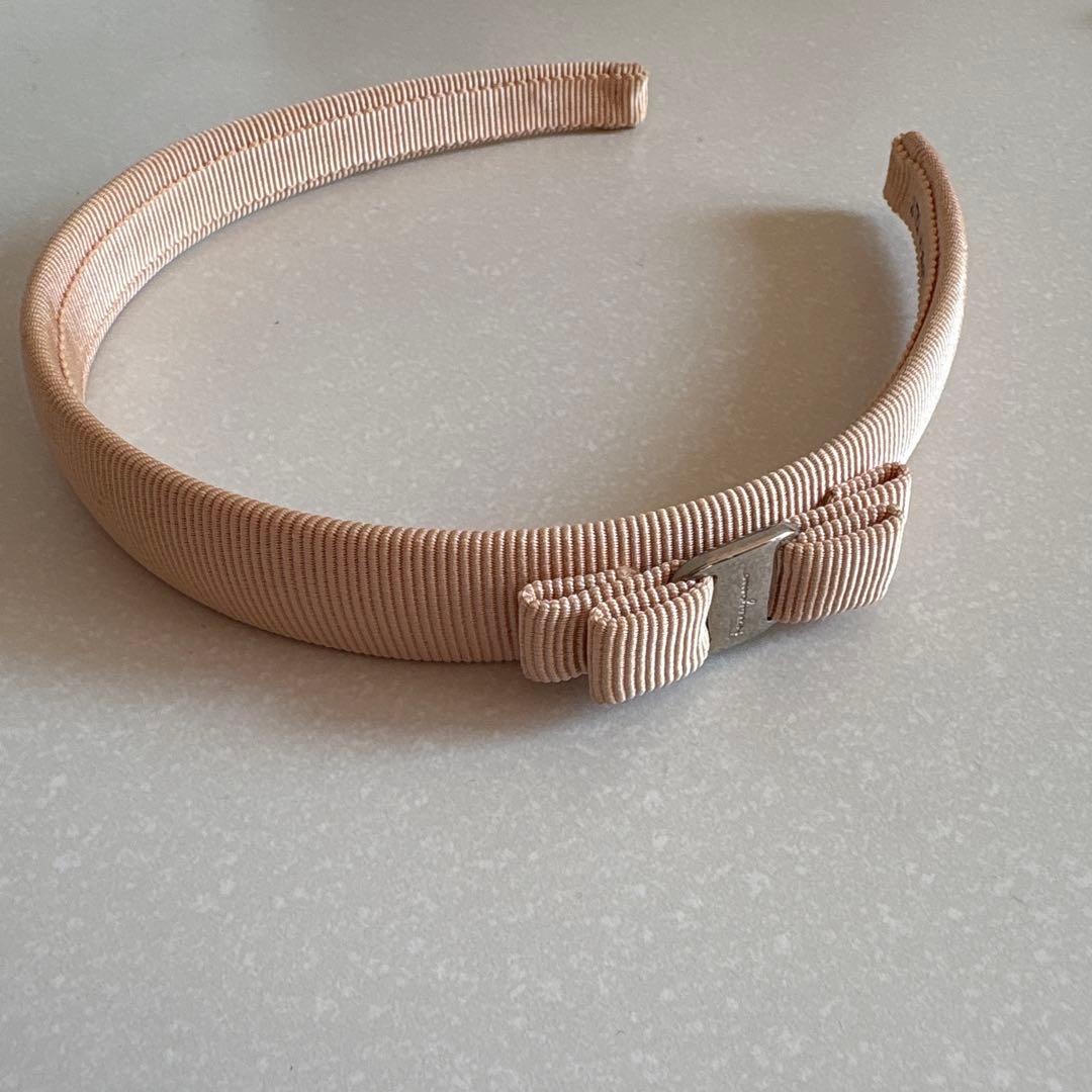 フェラガモ　カチューシャ　ピンク　細タイプ