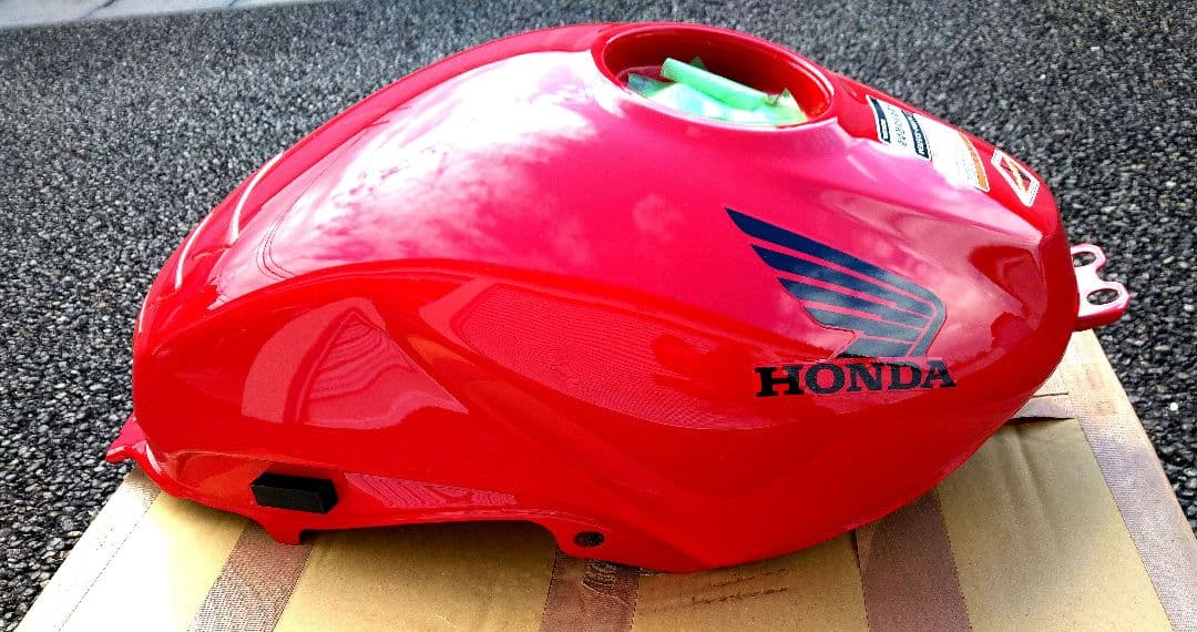 【美品】HONDA VTR250Fi (MC33) ガソリンタンク 赤