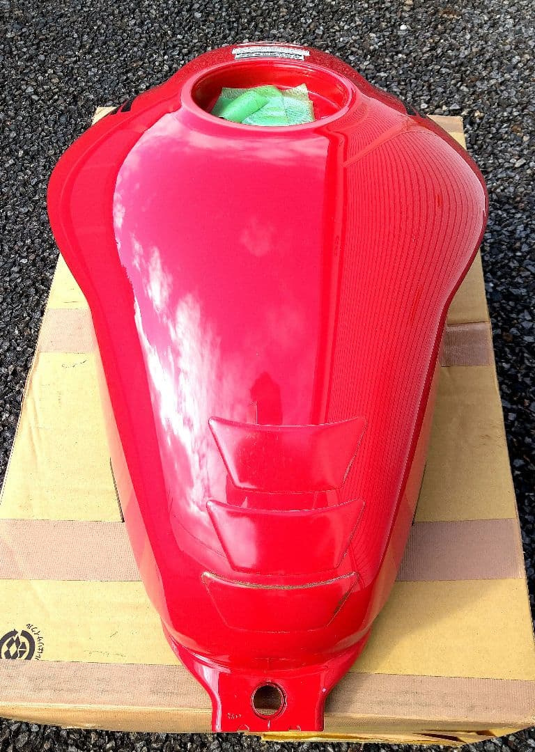 【美品】HONDA VTR250Fi (MC33) ガソリンタンク 赤