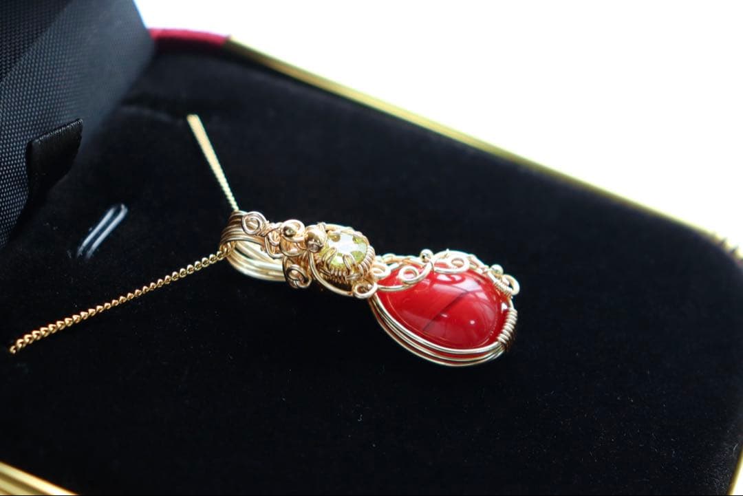 アンダラクリスタルのワイヤージュエリーネックレス✧ドラゴンズブラッド✧ペンダント