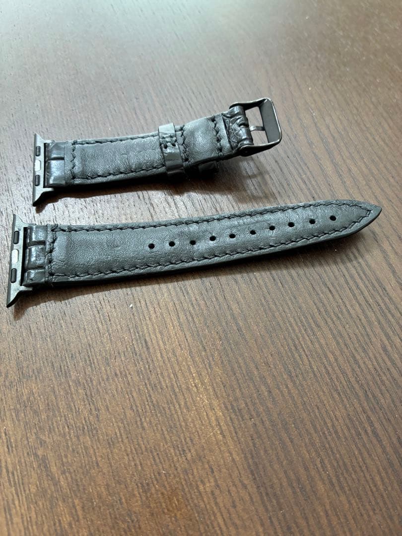 アップルウォッチのクロコダイルベルトとロングトラッカーウォレット