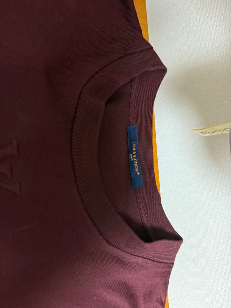 ルイヴィトンLUIS VUITTON レリーフTシャツ（XL）ワインレッド