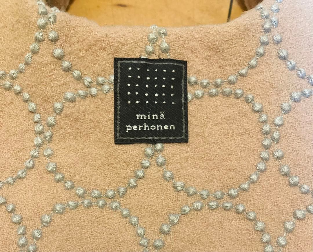 [美品】ミナペルホネン　タンバリン　エッグバッグ　ベージュ