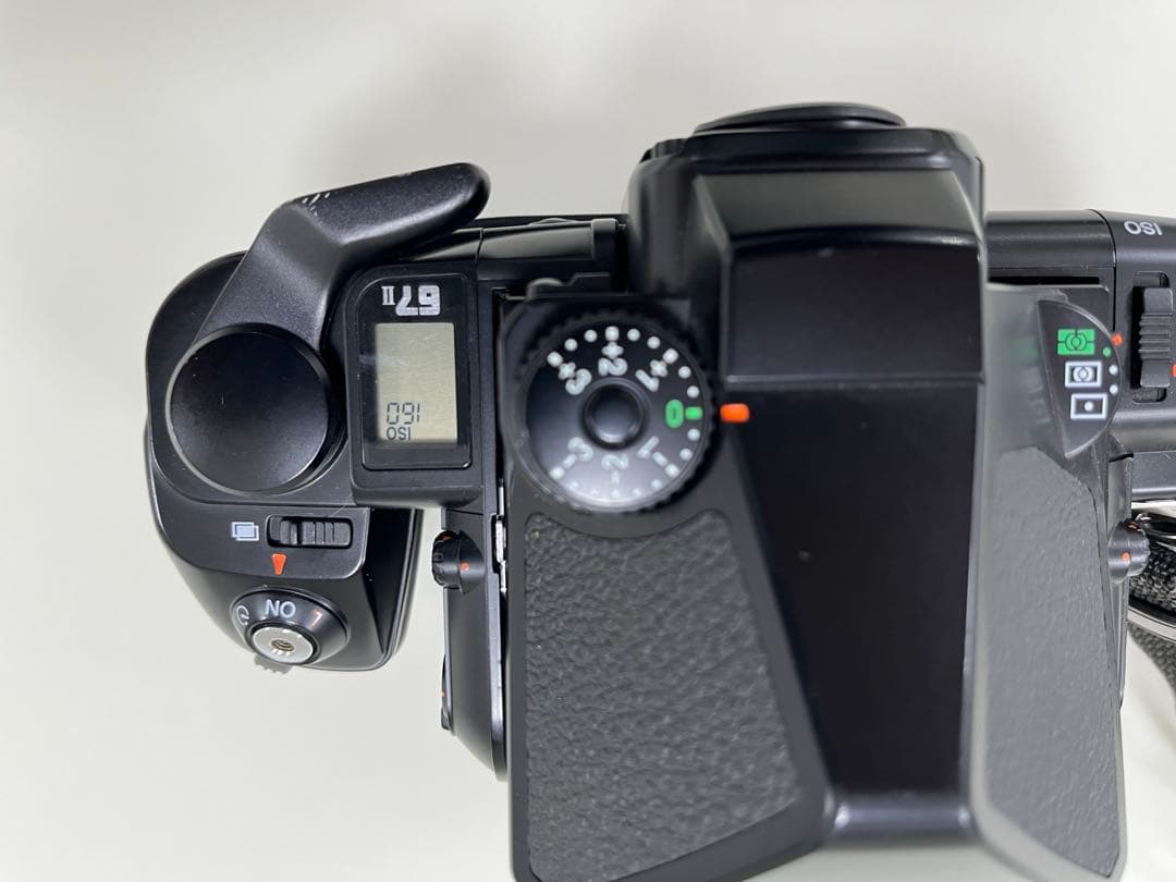 PENTAX67IIボディ(AEファインダー付き、純正ストラップ)美品