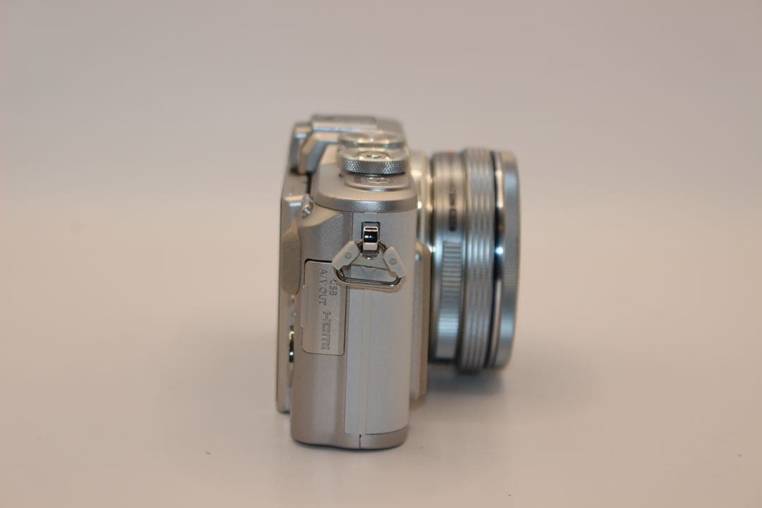 ★ショット数1213回★ オリンパス　E-PL8 レンズキット　ミラーレス