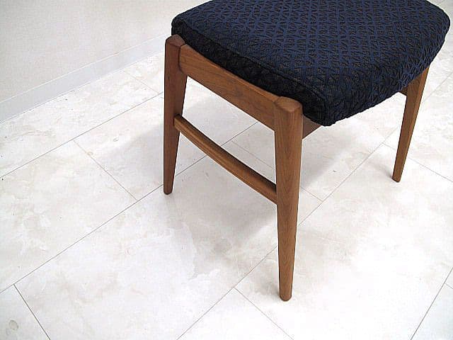 カリモク　プレミアムオーダー　チェリー無垢材スツール「CU04」　サイドチェア