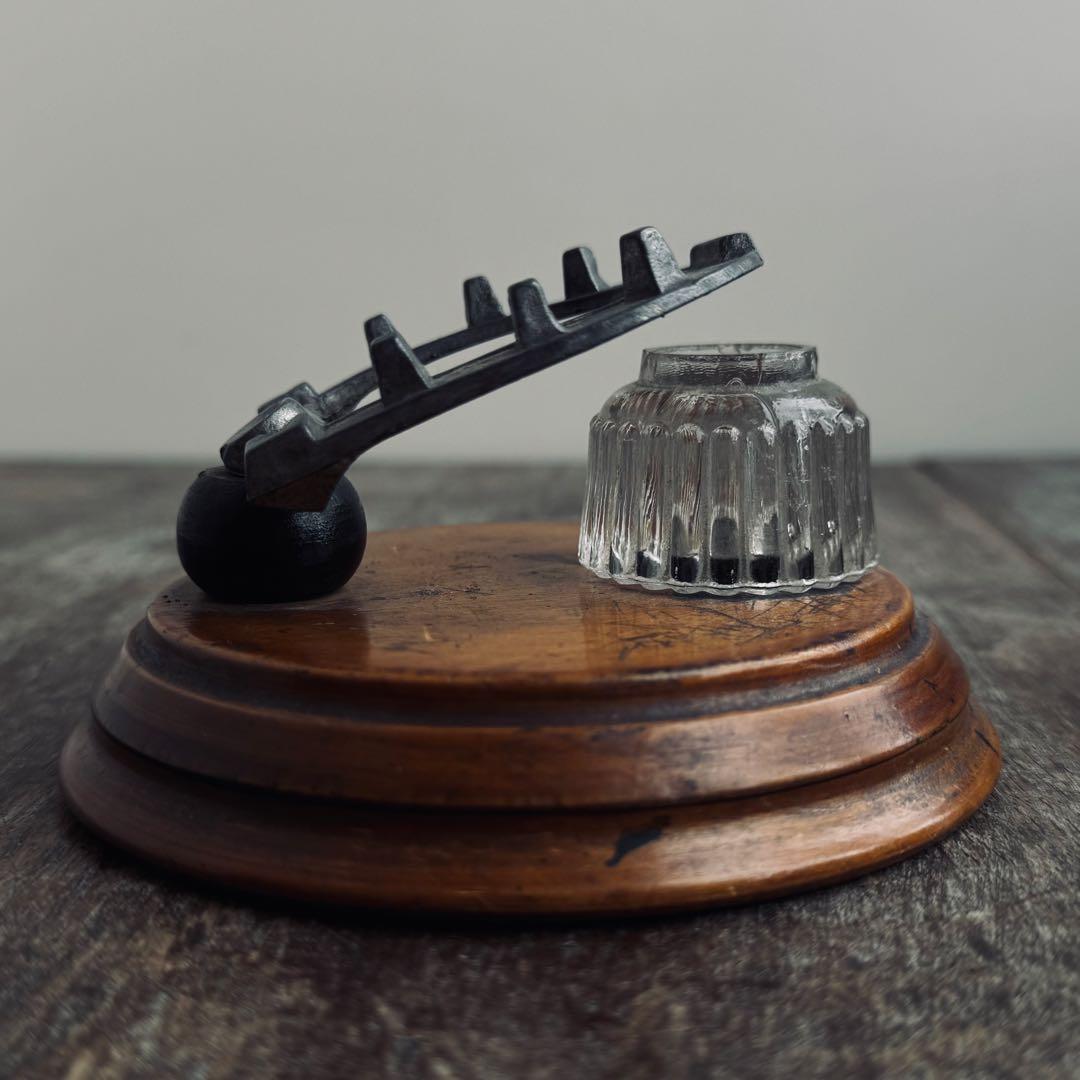 ホースシュー 馬蹄 ペン立て ガラス×木製台座 幸運モチーフ ヴィンテージ