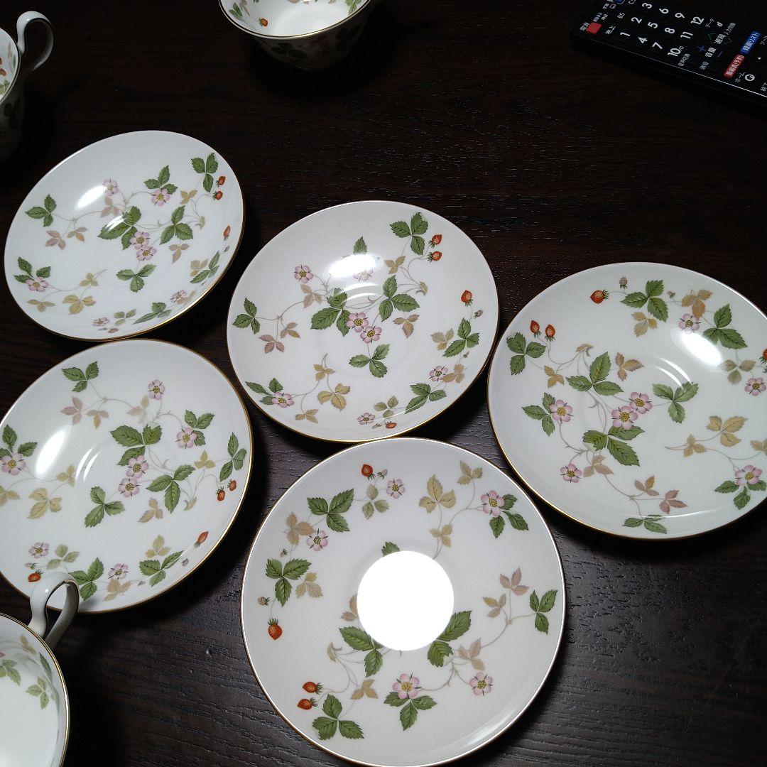 ♥黒壺印ウェッジウッドワイルドストロベリーティーカップ＆ソーサー５客セット