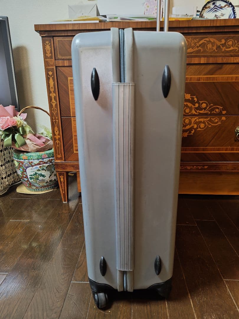 ZERO HALLIBURTON シルバーキャリーケース