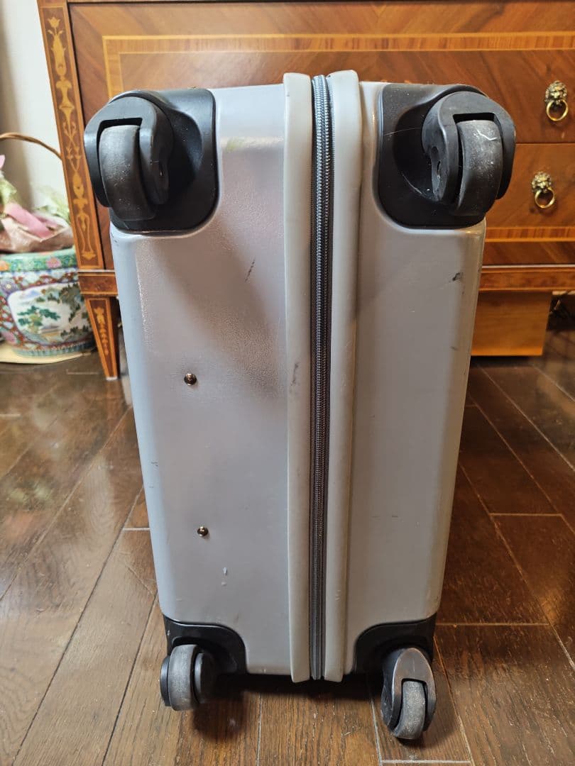 ZERO HALLIBURTON シルバーキャリーケース