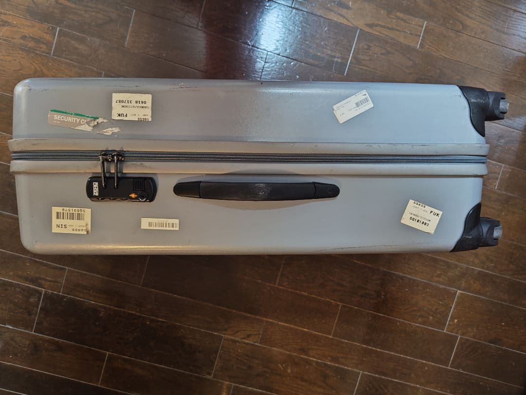 ZERO HALLIBURTON シルバーキャリーケース