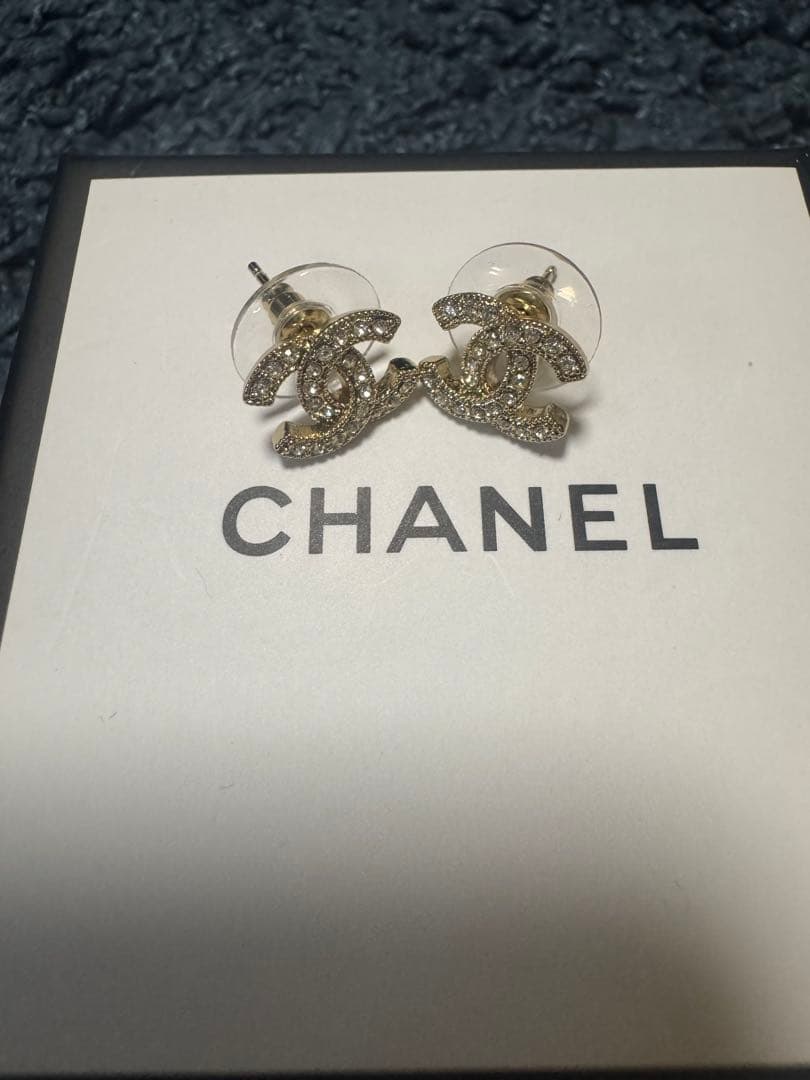 CHANEL ダブルCロゴ ストーン付きピアス