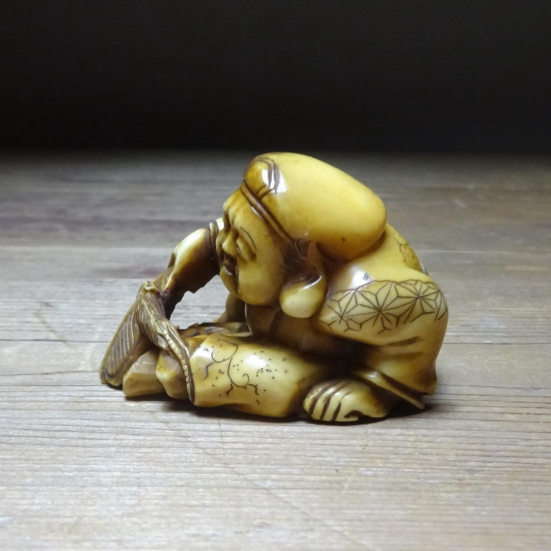 d*7様 根付　大黒様と鼠　ネズミ　時代　提げ物 　煙草入れ　玉　文　？